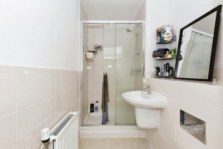 3 bedrooms apartment for sale in Barking, United Kingdom - Image 7