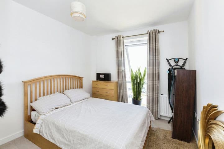 3 bedrooms apartment for sale in Barking, United Kingdom - Image 8