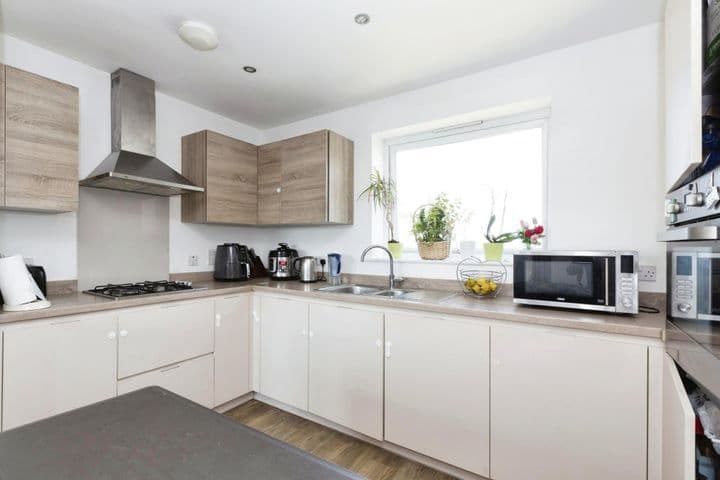 3 bedrooms apartment for sale in Barking, United Kingdom - Image 5