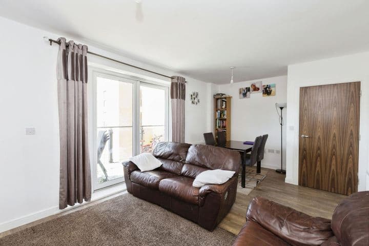 3 bedrooms apartment for sale in Barking, United Kingdom - Image 4