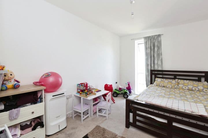 3 bedrooms apartment for sale in Barking, United Kingdom - Image 10