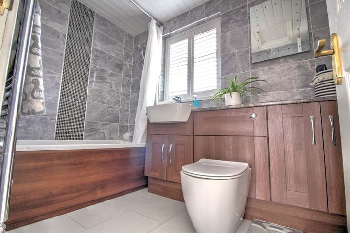 3 bedrooms house for sale in Newcastle Upon Tyne, United Kingdom - Image 12