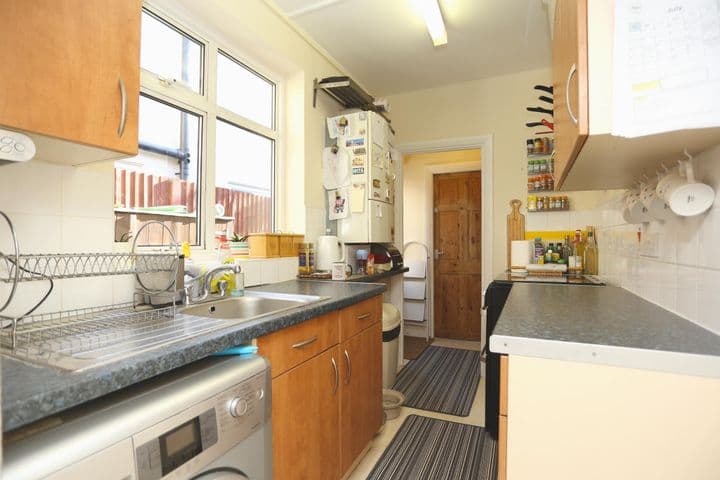 2 bedrooms house for sale in London, United Kingdom - Image 7