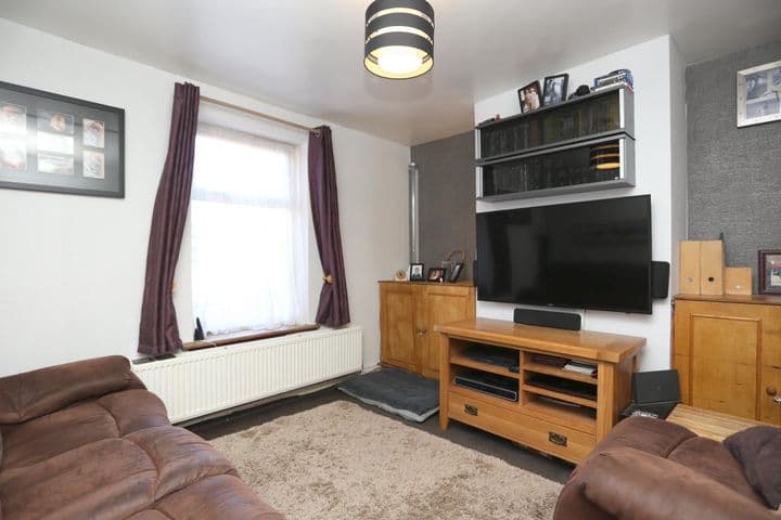 2 bedrooms house for sale in London, United Kingdom - Image 3