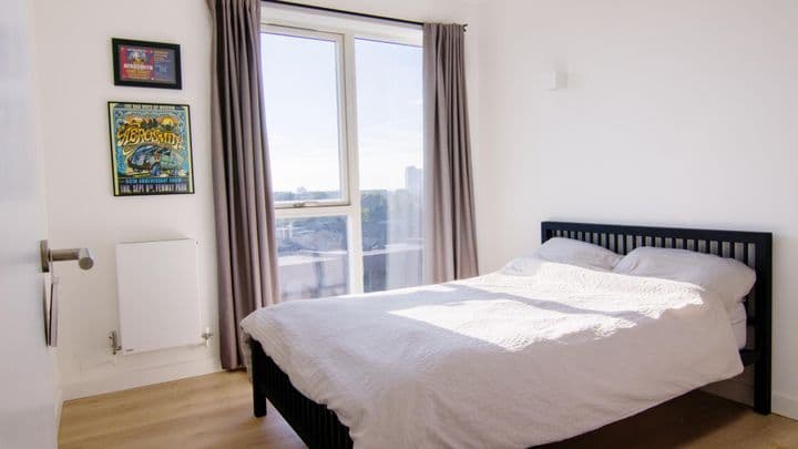 1 bedroom apartment for sale in London, United Kingdom - Image 4