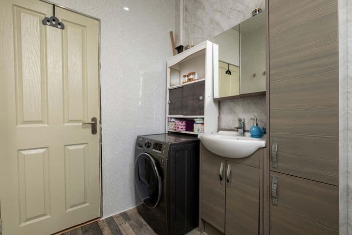 1 bedroom apartment for sale in Dundee, United Kingdom - Image 10