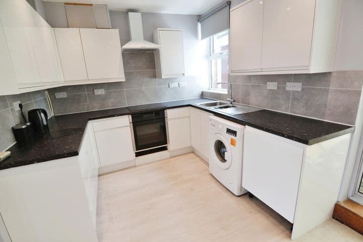 3 bedrooms house for sale in Nottingham, United Kingdom - Image 6