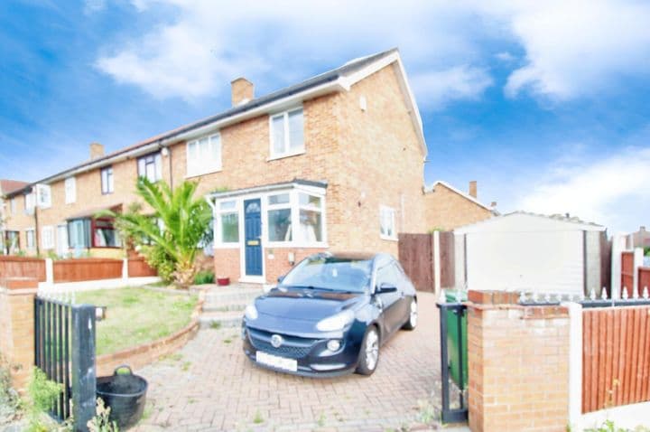 3 bedrooms house for sale in Romford, United Kingdom - Image 2