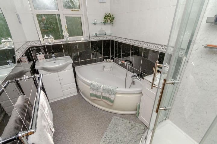 3 bedrooms house for sale in Bilston, United Kingdom - Image 3