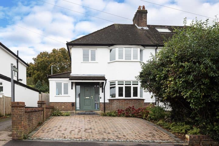 3 bedrooms house for sale in Bushey, United Kingdom - Image 2