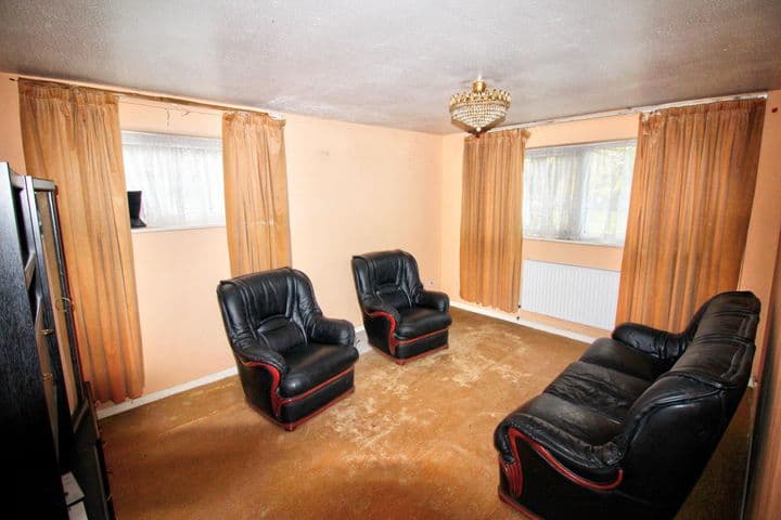 1 bedroom apartment for sale in Northolt, United Kingdom - Image 4