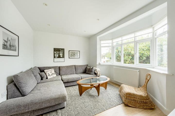 3 bedrooms house for sale in Bushey, United Kingdom - Image 3