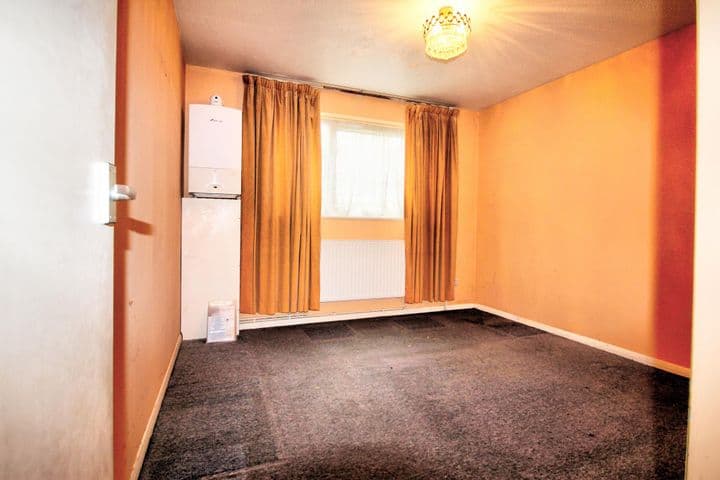 1 bedroom apartment for sale in Northolt, United Kingdom - Image 5