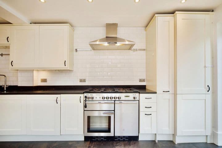 3 bedrooms apartment for sale in London, United Kingdom - Image 5