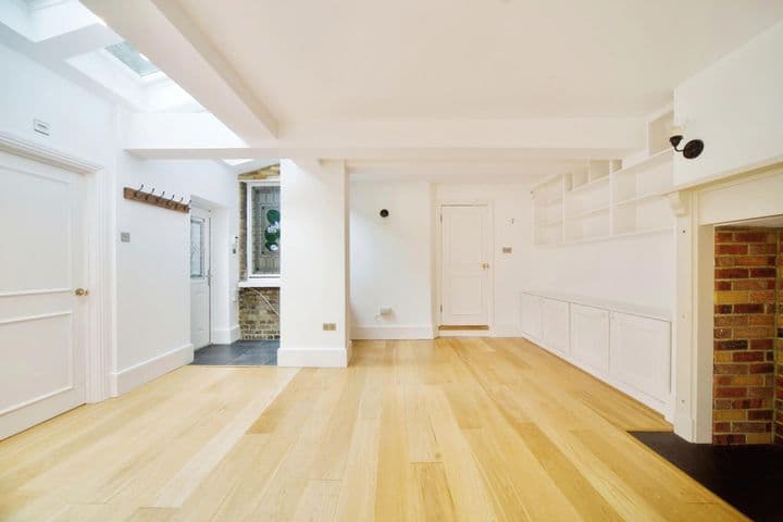 3 bedrooms apartment for sale in London, United Kingdom - Image 7