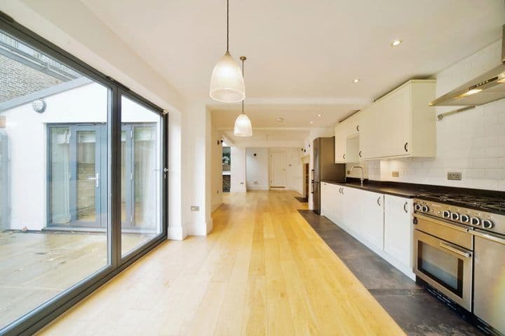 3 bedrooms apartment for sale in London, United Kingdom - Image 6