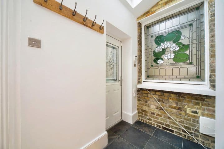 3 bedrooms apartment for sale in London, United Kingdom - Image 8