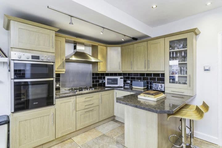 3 bedrooms house for sale in Crediton, United Kingdom - Image 2