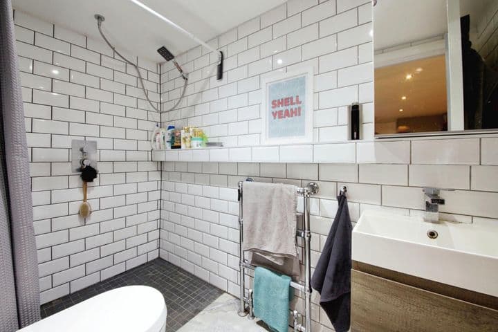 Apartment for sale in London, United Kingdom - Image 9