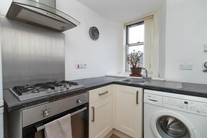 2 bedrooms apartment for sale in Dundee, United Kingdom - Image 7