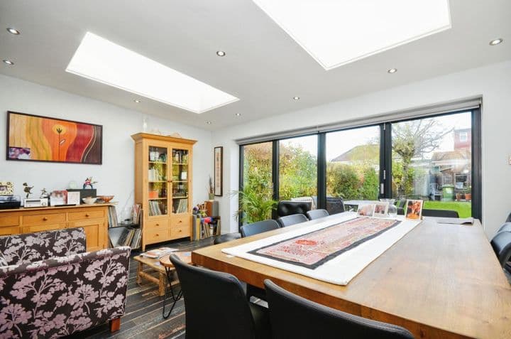 4 bedrooms house for sale in Edgware, United Kingdom - Image 4