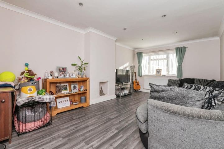 3 bedrooms house for sale in Basildon, United Kingdom - Image 3