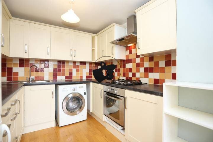 Apartment for sale in London, United Kingdom - Image 4