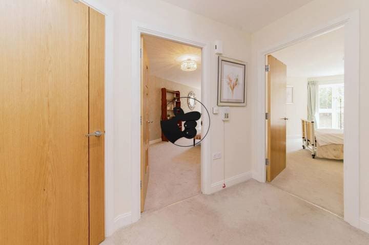 1 bedroom apartment for sale in Harrow, United Kingdom - Image 2