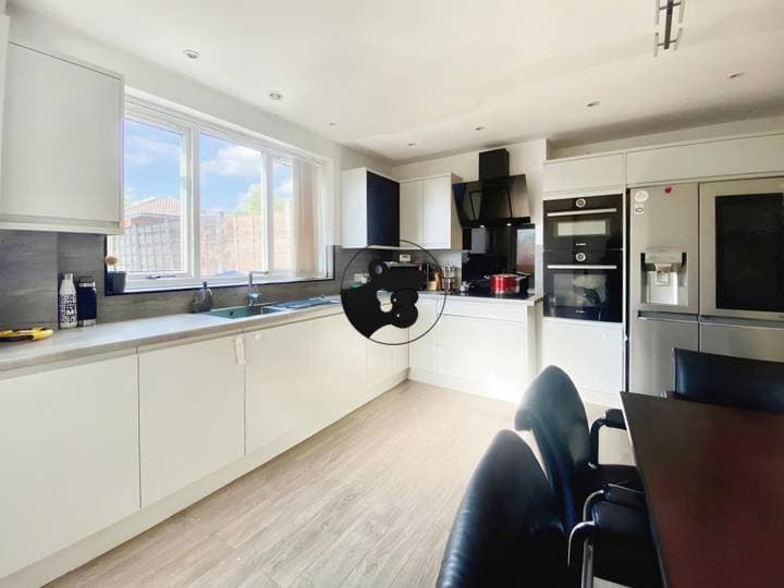 3 bedrooms house for sale in Manchester, United Kingdom - Image 4