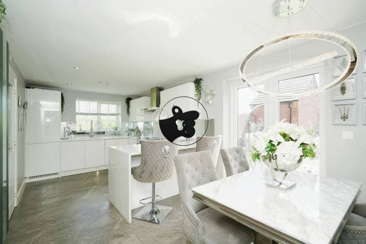 4 bedrooms house for sale in Leigh-On-Sea, United Kingdom - Image 11