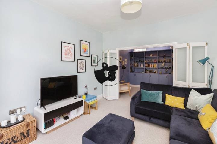 3 bedrooms house for sale in London, United Kingdom - Image 3