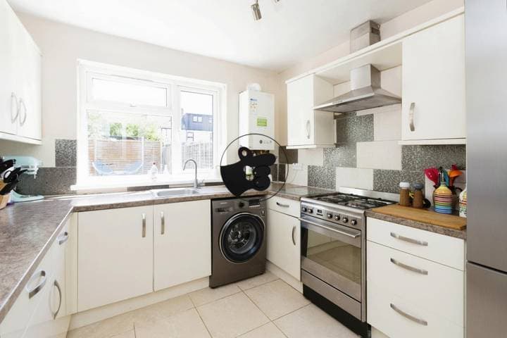 3 bedrooms house for sale in London, United Kingdom - Image 10