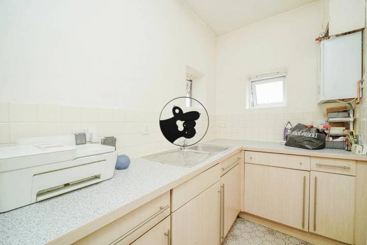 3 bedrooms apartment for sale in Slough, United Kingdom - Image 18