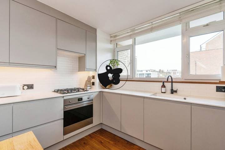 3 bedrooms apartment for sale in London, United Kingdom - Image 11