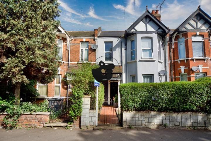 3 bedrooms house for sale in London, United Kingdom - Image 18