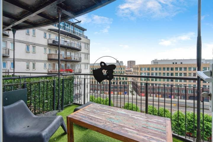 2 bedrooms apartment for sale in London, United Kingdom - Image 8