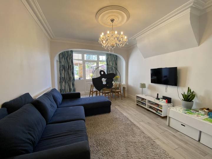 3 bedrooms apartment for sale in Westcliff-On-Sea, United Kingdom - Image 8