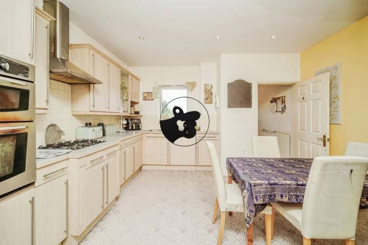 3 bedrooms apartment for sale in Slough, United Kingdom - Image 8