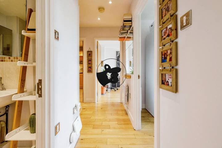 2 bedrooms apartment for sale in London, United Kingdom - Image 11