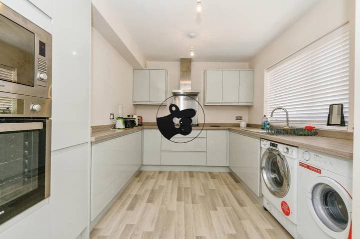 3 bedrooms house for sale in Huddersfield, United Kingdom - Image 2