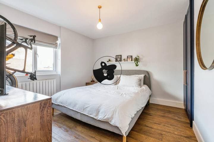 3 bedrooms apartment for sale in London, United Kingdom - Image 4