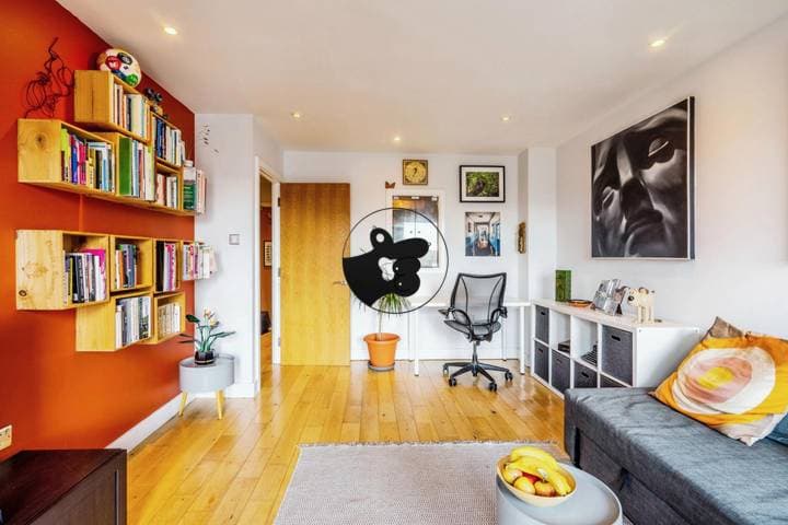 2 bedrooms apartment for sale in London, United Kingdom - Image 2