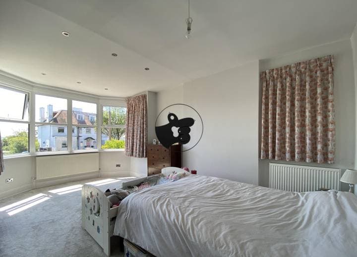 3 bedrooms apartment for sale in Westcliff-On-Sea, United Kingdom - Image 13