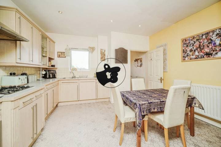 3 bedrooms apartment for sale in Slough, United Kingdom - Image 7