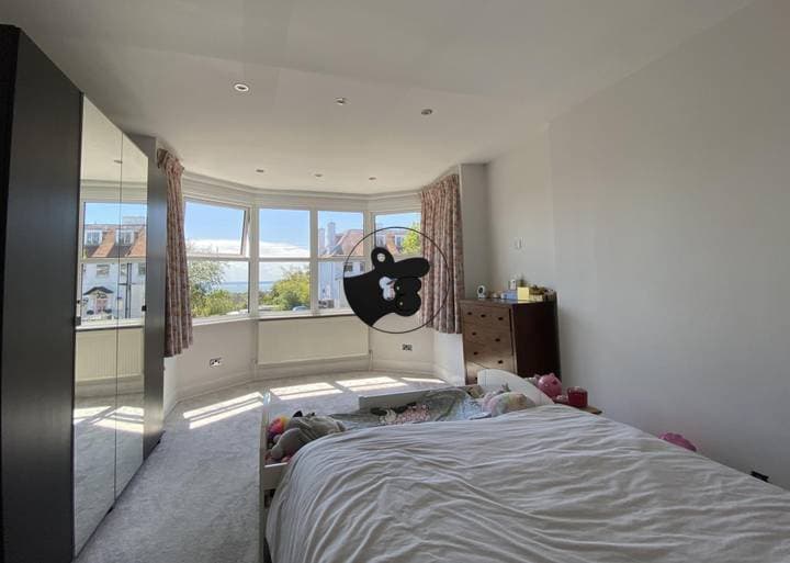 3 bedrooms apartment for sale in Westcliff-On-Sea, United Kingdom - Image 12