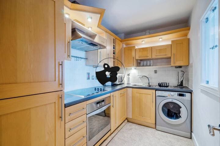 2 bedrooms apartment for sale in London, United Kingdom - Image 4