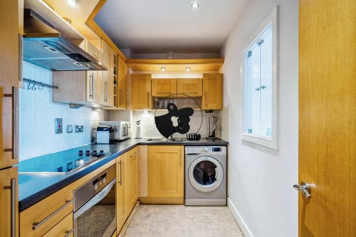 2 bedrooms apartment for sale in London, United Kingdom - Image 5