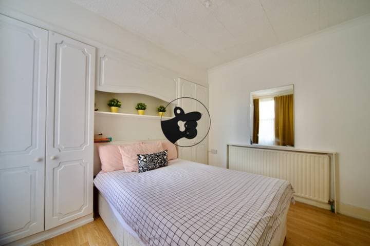 3 bedrooms house for sale in London, United Kingdom - Image 10