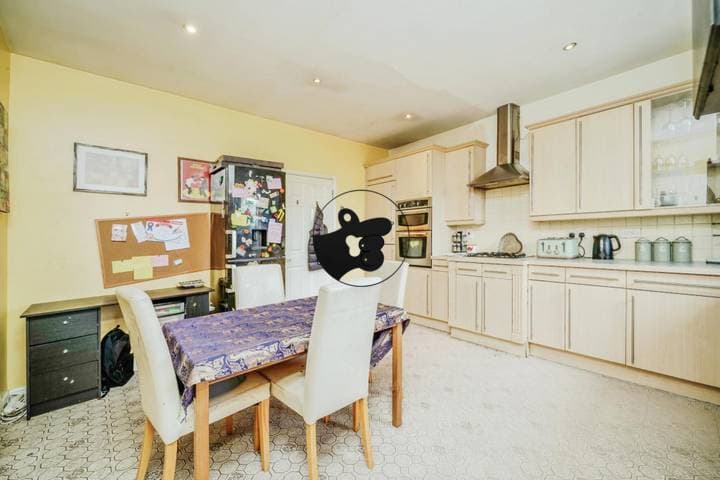 3 bedrooms apartment for sale in Slough, United Kingdom - Image 6