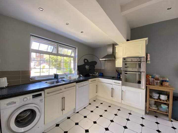 3 bedrooms apartment for sale in Westcliff-On-Sea, United Kingdom - Image 10